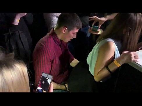 ❤️ ロシアのナイトクラブでリアルセックス。18歳のロシア人少女がナイトクラブで肛門と膣を犯される ️❌ スーパーセックス ❌️❤